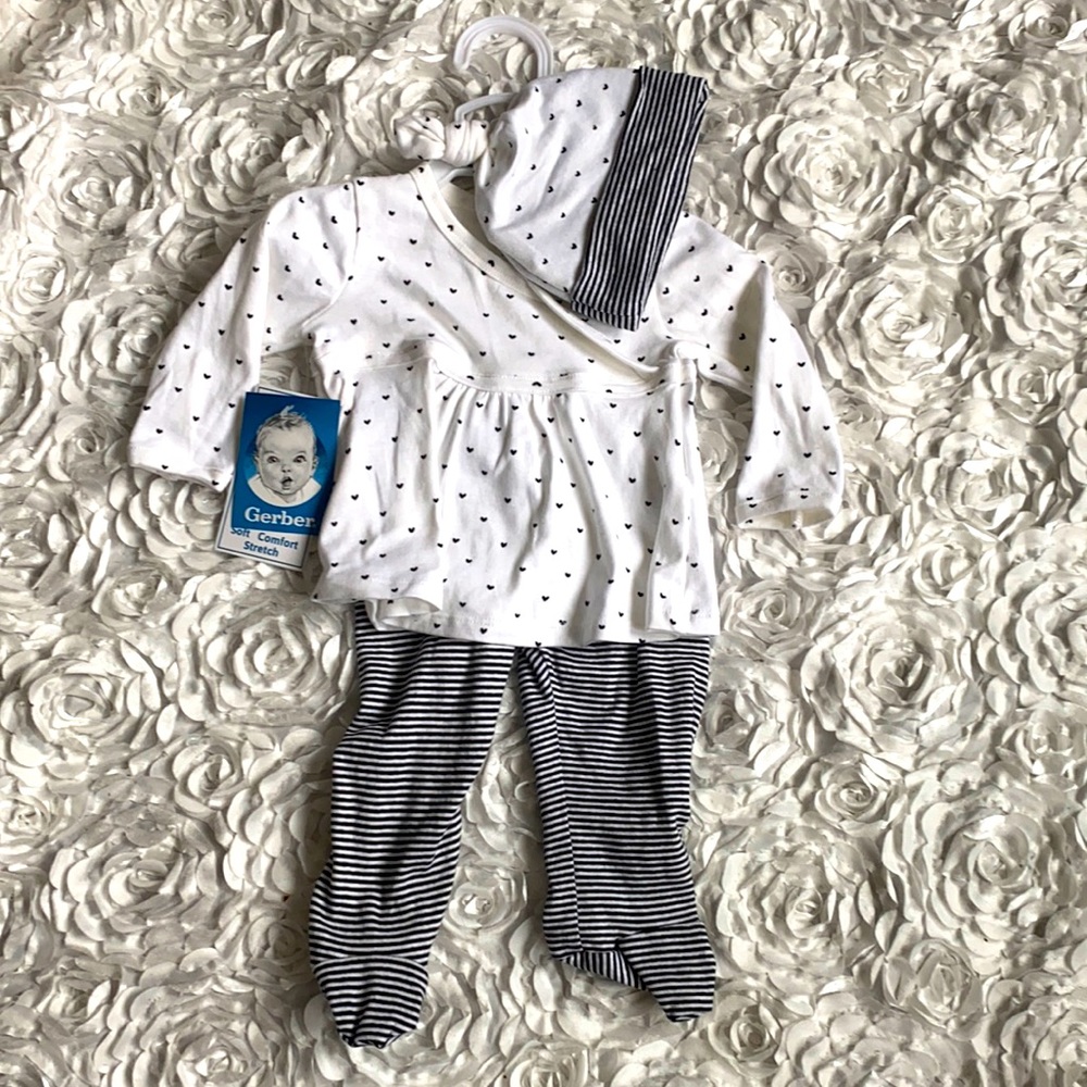 . matching set with hat size 0-3 months